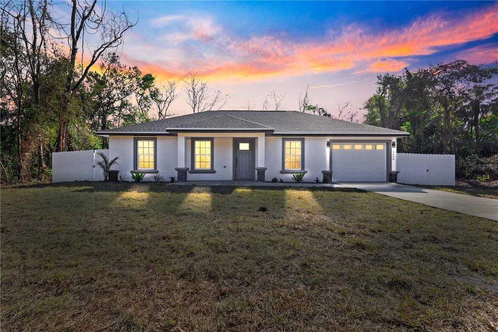 view of front of house featuring a lawn and a garage