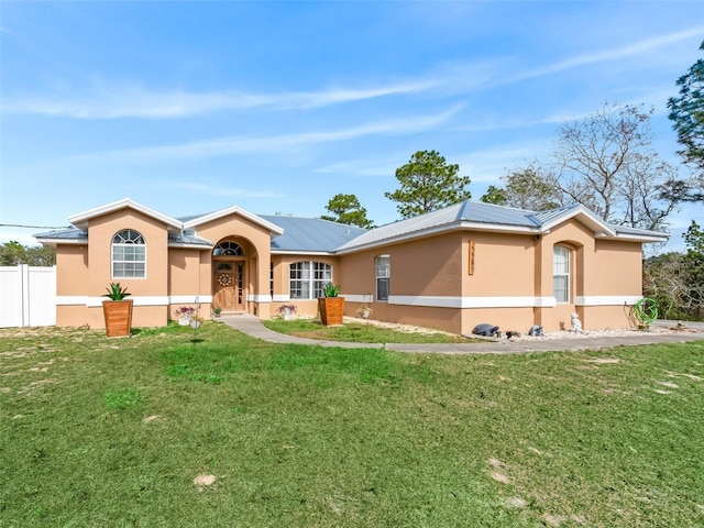 single story home with a front lawn