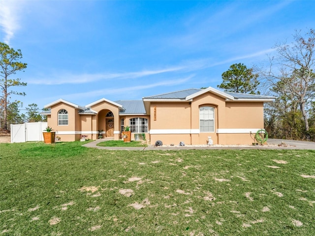 ranch-style house featuring a front yard