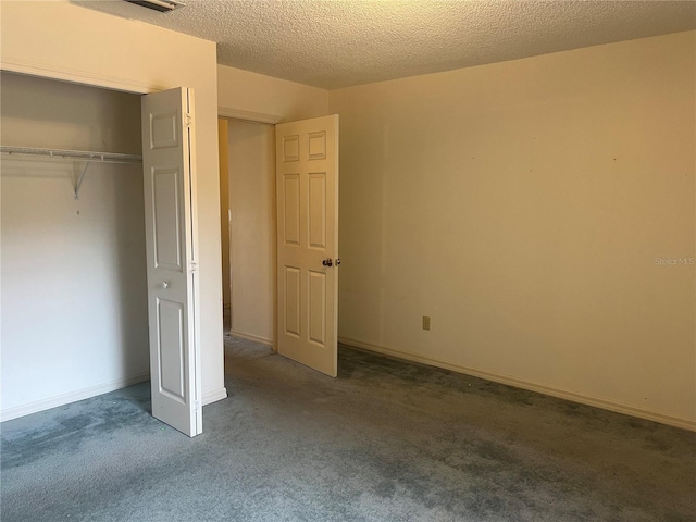 unfurnished bedroom with carpet, a textured ceiling, and a closet