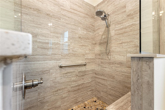 bathroom featuring a tile shower