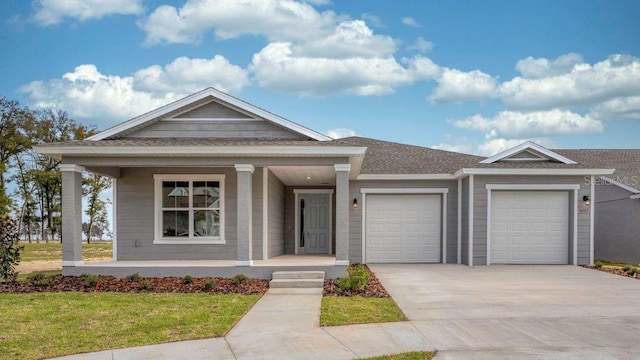 view of front of home featuring a front lawn and a garage