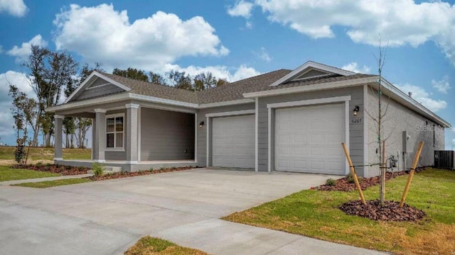 ranch-style house featuring a front lawn and a garage