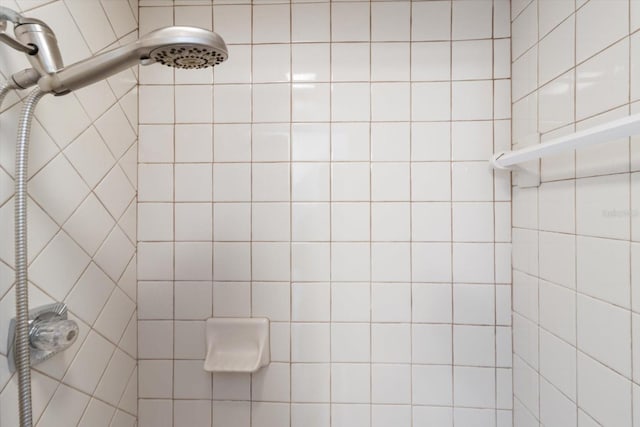 bathroom featuring tiled shower