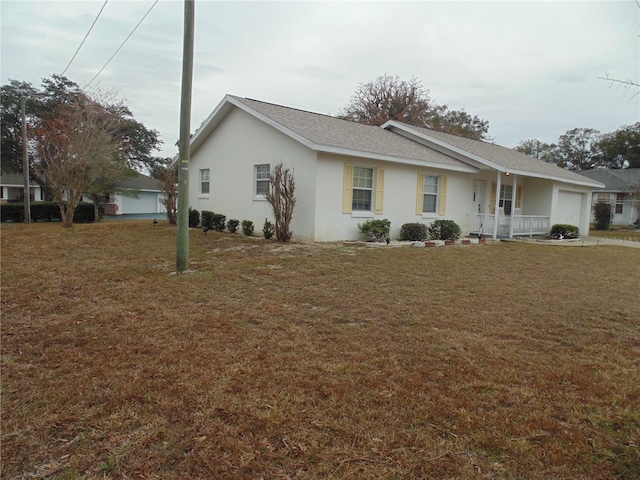 view of front of property featuring a front lawn and a garage