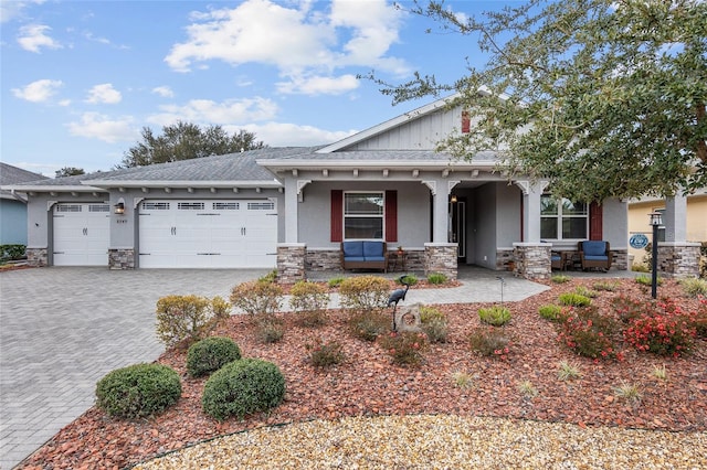 view of front of home with covered porch and a garage