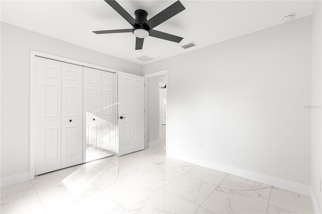 unfurnished bedroom with ceiling fan and a closet