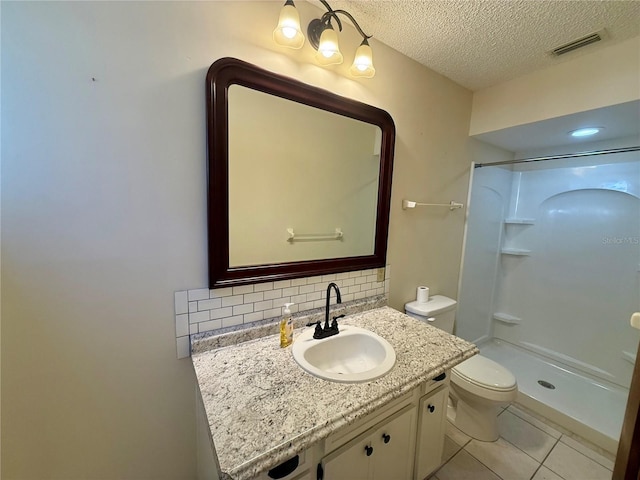 full bathroom featuring visible vents, toilet, decorative backsplash, a shower stall, and a textured ceiling