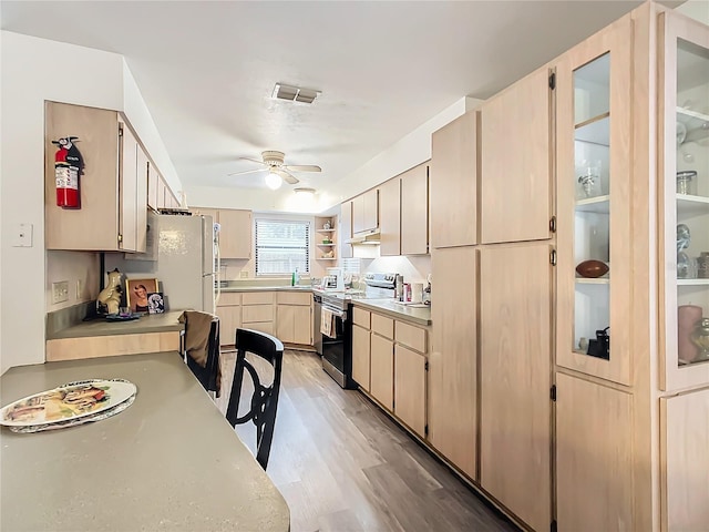 kitchen featuring ceiling fan, electric stove, light brown cabinetry, white refrigerator, and light hardwood / wood-style flooring