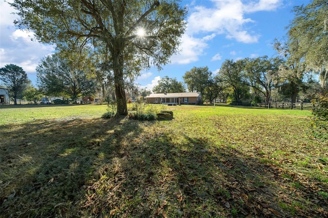 view of yard featuring a rural view