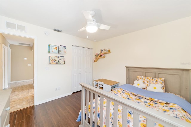 bedroom featuring ceiling fan and a closet