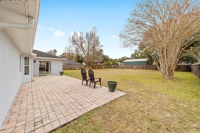 view of yard featuring a patio area