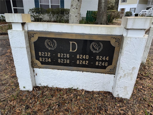 view of community / neighborhood sign