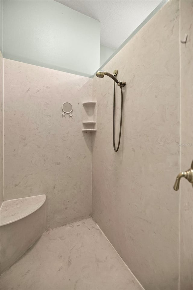 bathroom featuring tiled shower