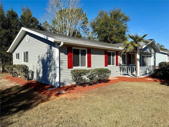 ranch-style house featuring a front yard and a porch