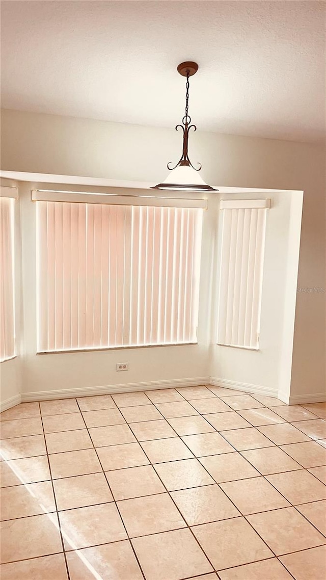 empty room featuring light tile patterned flooring