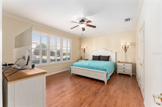 bedroom featuring ceiling fan, hardwood / wood-style floors, and crown molding