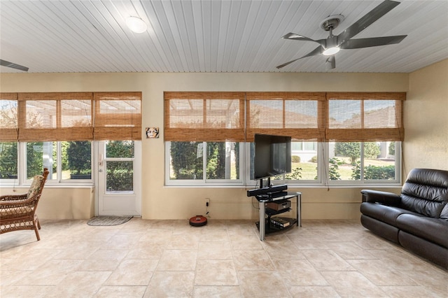 sunroom / solarium with ceiling fan