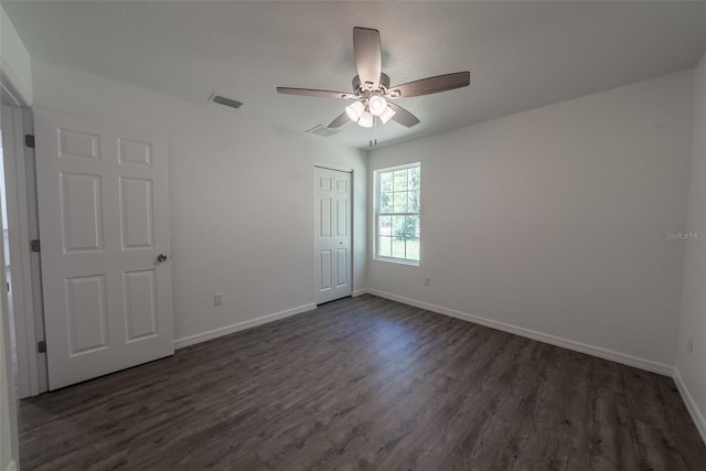 16450 SE 57th Pl, Ocklawaha, FL 32179 - empty room featuring ceiling fan, visible vents, baseboards, and dark wood-style floors
