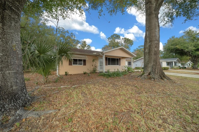 ranch-style house with covered porch