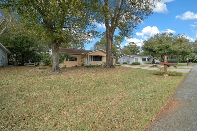 single story home featuring a front yard