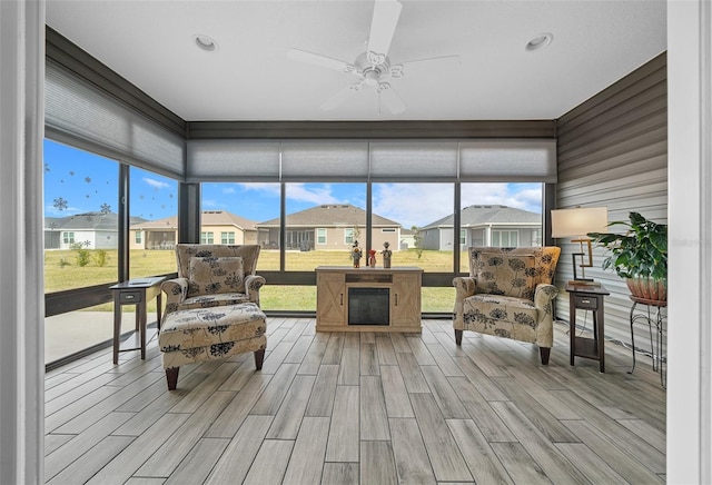 sunroom with ceiling fan