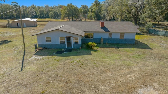 view of front of property with a front yard