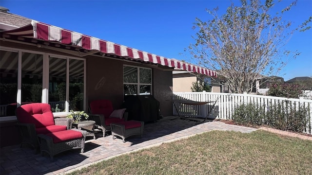 view of yard with a patio area