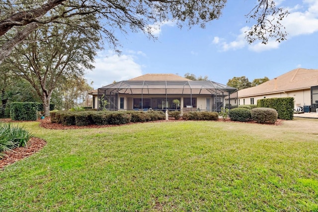 view of front of property featuring a lanai and a front yard