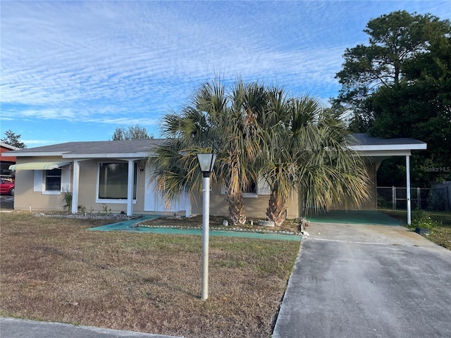 view of front of home with a front lawn and a carport