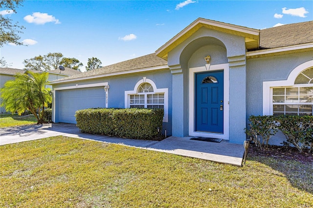 view of front of property featuring a garage and a front yard