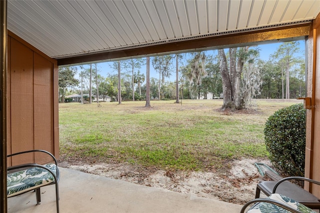 view of yard featuring a patio