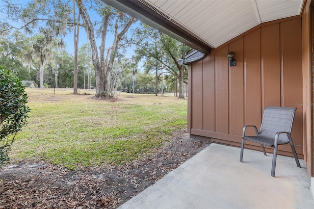 view of yard with a patio