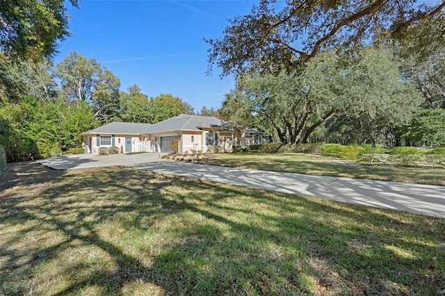 view of front facade with a front yard