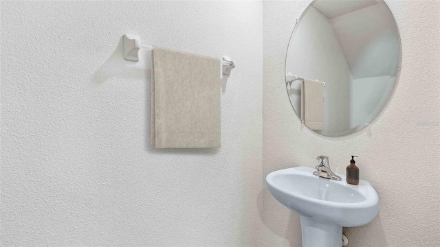 bathroom featuring sink