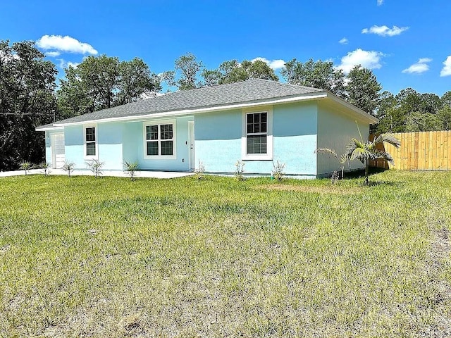 view of front of home featuring a front yard