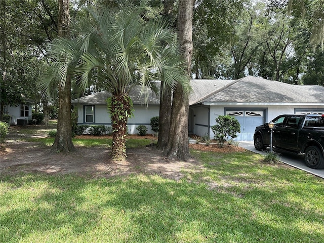 view of front of home featuring a front yard and a garage