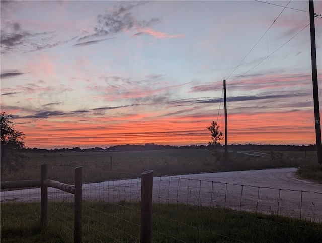 view of yard at dusk