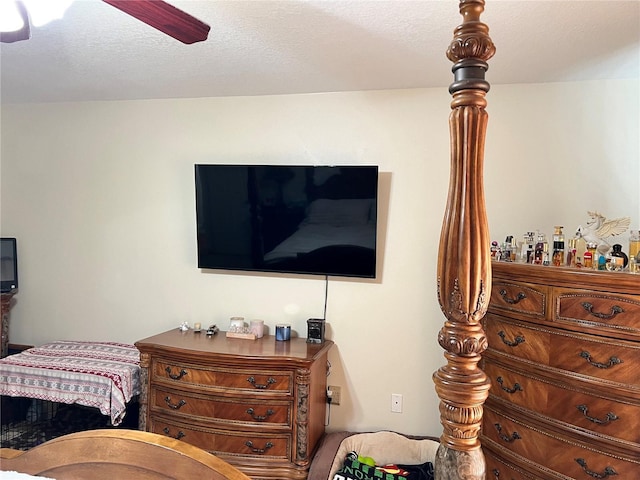 bedroom featuring a textured ceiling and ceiling fan