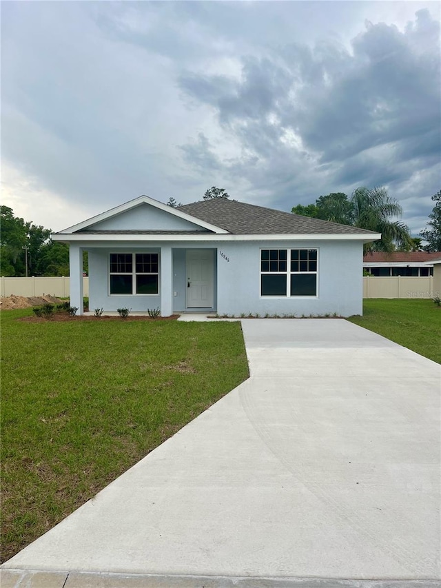 ranch-style home with a front lawn