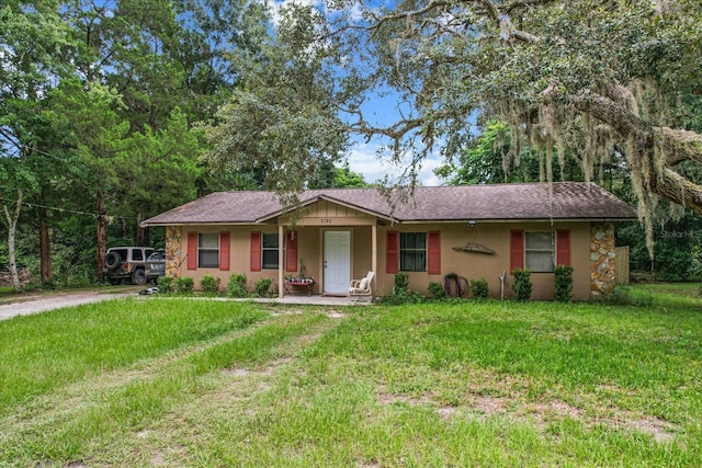 single story home featuring a front yard