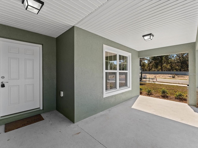 entrance to property featuring a patio area