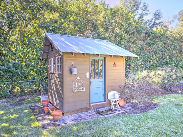 view of outdoor structure with a yard