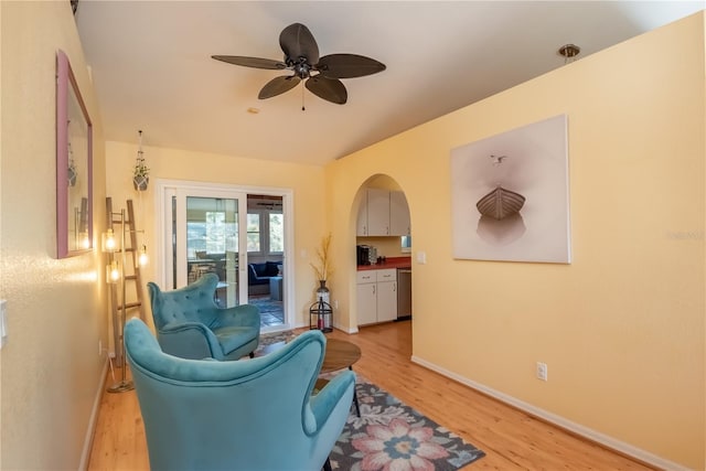 living room with light hardwood / wood-style floors and ceiling fan