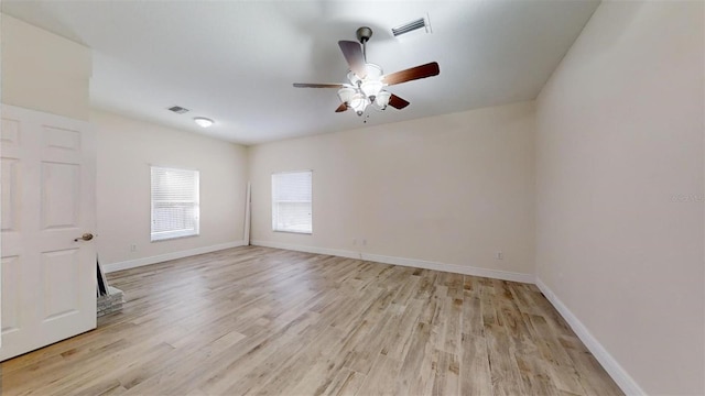 empty room featuring light hardwood / wood-style floors and ceiling fan