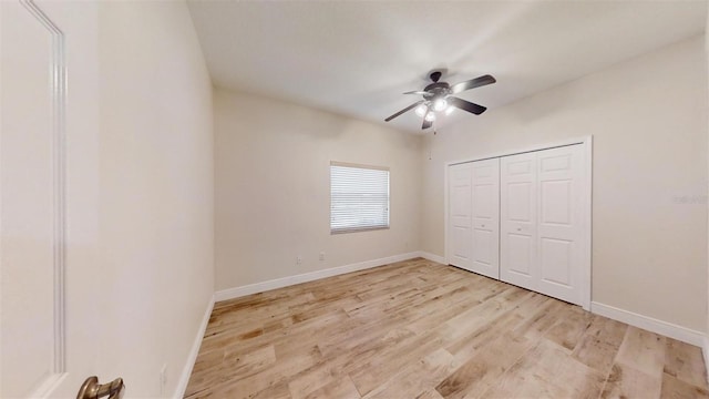 unfurnished bedroom with light wood-type flooring, a closet, and ceiling fan