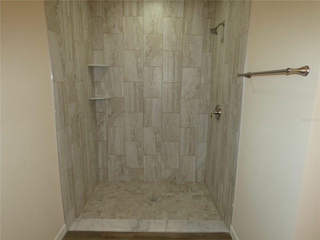 bathroom featuring tiled shower