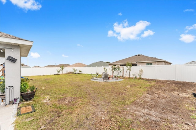 view of yard featuring an outdoor fire pit