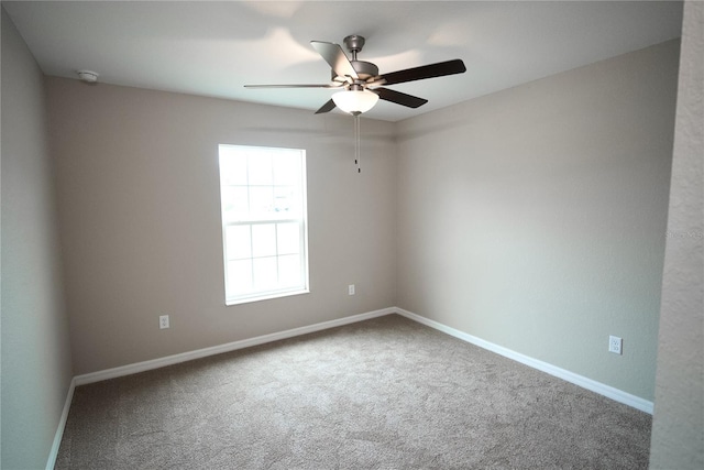 unfurnished room with carpet flooring and ceiling fan