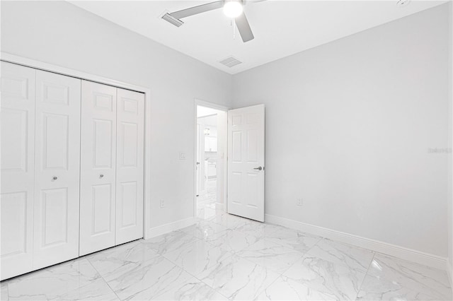 unfurnished bedroom featuring ceiling fan and a closet